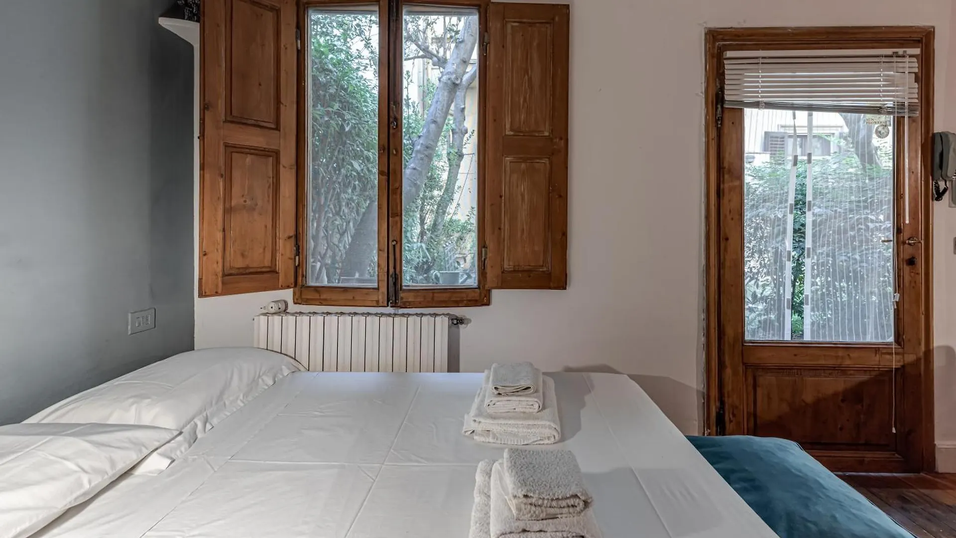 Florence City Center Con Giardino Apartman 0*,